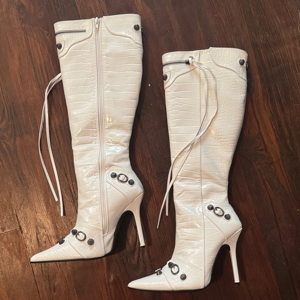 (SOLD) Elegant White Croc-Embossed Heeled Boots